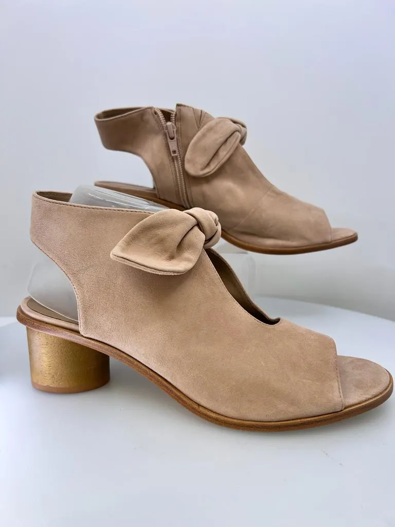 BERNARDO LIZZIE BOOTIE SANDAL IN BLUSH SUEDE