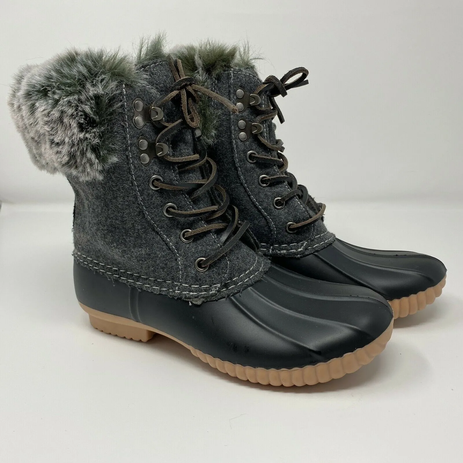 Brand new Report Ursela Black & Grey Lace Up Ultra Soft Faux Fur Duck Boots Women's Size 6.5! Would Fit Youth Size 4.5! Retails $93 