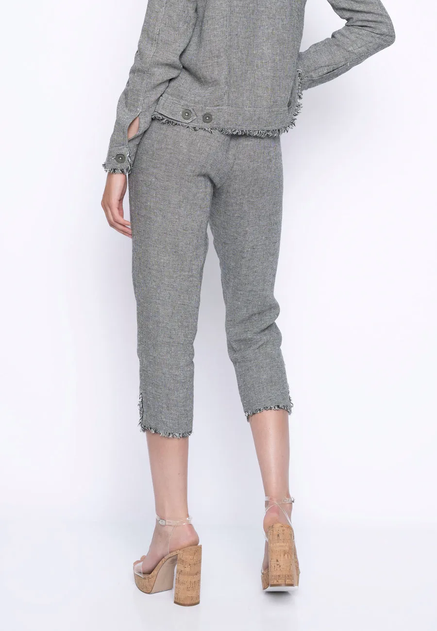 Button Detail Zigzag Print Capri
