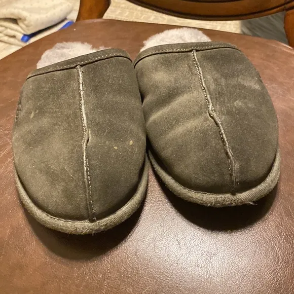 UGG MEN’S SCuff sheepskin backless slipper in dark gray size 12