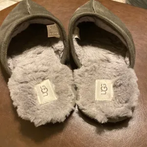 UGG MEN’S SCuff sheepskin backless slipper in dark gray size 12